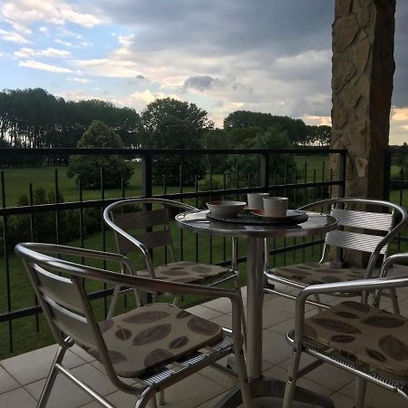 Lili Apartman Birdland Buekfuerdo Екстериор снимка